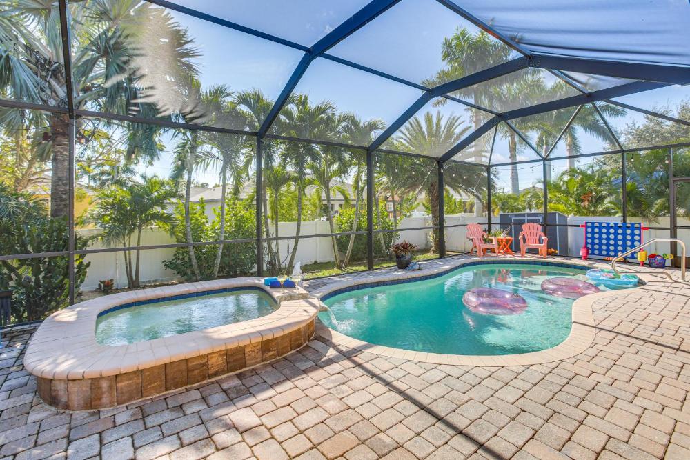 Saltwater Pool and Spa! Tropical Cape Coral Retreat
